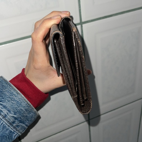 Gucci Eclipse Insignia Leather Wallet - Picture 4 of 9